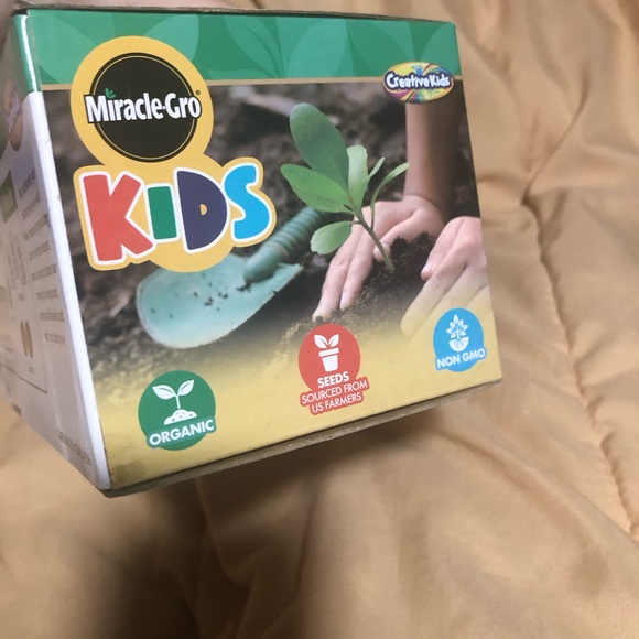 New Miracle Grow Kid Gardening Flower Growing Kit Paint Set summer project gift - Picture 5 of 8